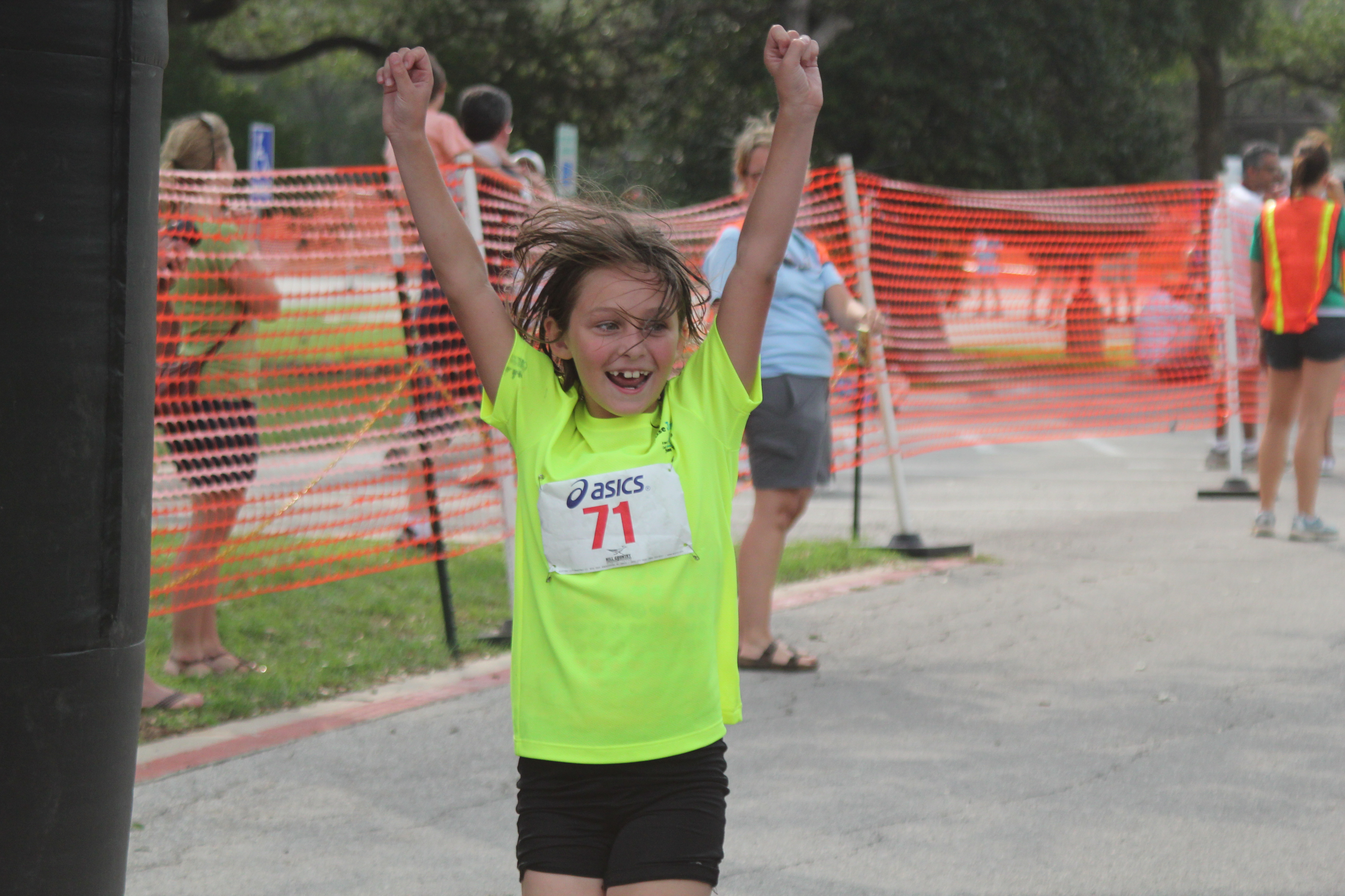 Juniors/GirlTriFinisher.JPG